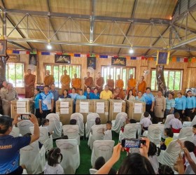 พิธี มอบทุนการศึกษา  และอปกรณ์การศึกษา ให้แก่สถานศึกษาในเขตอําเกอเมยวดี ๒๔ แห่ง